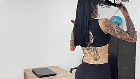 예쁜 선생님이 교실에서 장난감으로 포르노 촬영