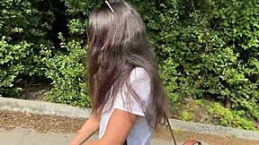 Ei Gata, Por Que Mostrar a Buceta no Ônibus Público? Vamos Pra Praia Transar!