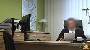 Bu Şık Kadın Çoraplarıyla Dev Dildo Kullanıyor İnana Bilir Misin?