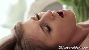 Şık bebek misyonerde vuruluyor ve tutkulu binerek