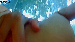 Tujec trdo jebe študentko v gozdnem šotoru za branje