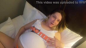 Hei, aku istri hamil selingkuh! Mau ngentot tukang servis TV sekarang!