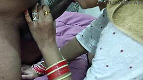 Горячая индийская невеста получает жесткий трах в тугую киску от мужа в брачную ночь