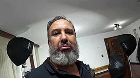 جيوفانا مارتينيلي عبادة جماعية للمؤخرة العصيرة