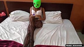 Moja razvratna punca dobi hardcore misijonarsko jebanje v mokri pički