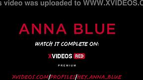 Ryšavka veštica dáva inštrukcie na drkanie v sviatočnom kostýme