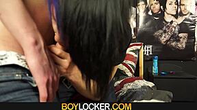 हैंडसम यूरो गे टीं 18+ लॉकर रूम में अस्स प्लेजर लेता है