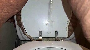 我痴迷这个狂野奶奶夫妻的尿合集