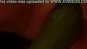 Wakker geworden met komkommer in mijn natte plek