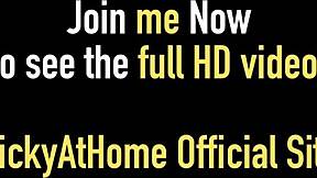 Vicky Vette abre bien para mostrar coño a su jefe