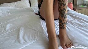 Mohón vágyom szeretőm ajándékára borotvált testtel és hosszú hajjal