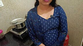 สาวใช้ 18 ปี นี่เป็นการขี่ก้นเจ็บครั้งแรกเหรอ? แฟนเย็ดแรงจบด้วยครีมพาย!