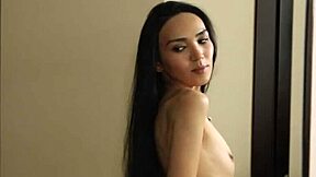 Yo, pogledaj pljosnatu slatkicu Rezza sa vrelim telom i mesnatim grmom!