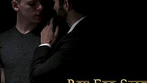 Violet Myers rebondit avec envie sur la grosse bite de Damon Dice en levrette, ado 18+, gros seins