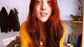 Ho beccato studentessa che legge rivista porno e dato istruzioni seghe in roleplay scuola