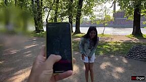 Vriendin komt hard klaar in publiek park met mijn toy controle van flirtwithsb