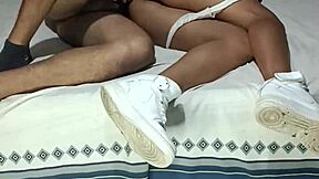 Θετοκόρη κολλεγιακή 18+ δίνει κώλο για νέα ρούχα