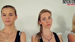 Горячий лесбийский секс-бой с интенсивным пальцеванием и триббингом. Доминирует игра с кисками!