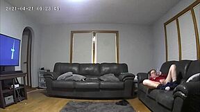 מה זה? שכרתי בייביסיטר אבל תפסתי זונה במצלמה נסתרת!