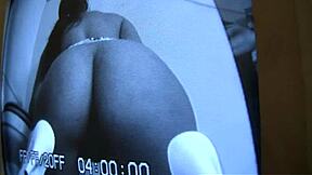 Är Natasha Dulce redo för Lee Stones djuphalssugning i gloryhole?