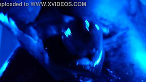 Hallelujah Johnson uctieva BBC s divokým drkaním a masívnym výstrelom