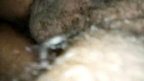 Ragazza china in bagno si fa scopare a pecorina con cazzo gigante!