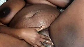 Kanga, cât de suculentă e pizda aia ebony?