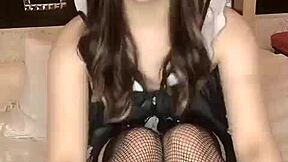 Cosplay可爱妹子用脚在狂野动漫动作中被猛干