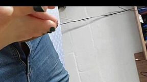 Jag fick mjölk på fötterna efter en läcker fotjob! Licka rent och kom för mig.