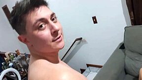 Elvittem a csinos barátnőimet egy faszbüfébe, ahol élvezték a nedves puncis orgazmusokat óriás farkakkal átlátszó jelmezekben