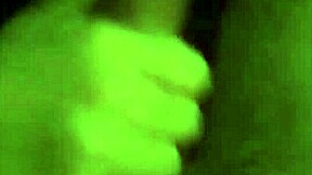 Milf äitipuoli tuli sisään kun runkkasin ja sanoi anna mä autan sun käsityössä makuuhuoneessa