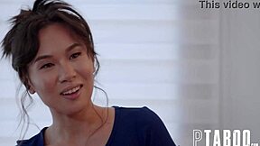 Oliver Davis encanta Kimmy Kimm em cena de blowjob POV