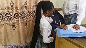 Stor kuk lærer knuller 18+ elever hardt etter timen