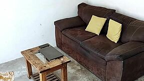 Je mens à mon beau-frère pour le baiser quand personne n'est à la maison partie 1