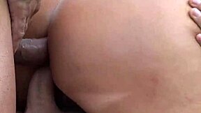 Wow! Mila Young MILF Coba 3some Outdoor dengan Dua Pria