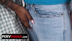 Tror du du kan håndtere oss begge? Min kjæreste Nana er en perv