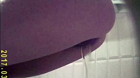 近景观看美丽尿尿阴部的隐藏摄像头偷窥合集2