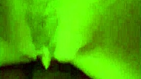 חרמנית עם דגדגן גדול גרלודה, רטובה ומתה מצמא לעוד