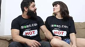 Hoćeš li kupiti pistaćio sladoled ako ti ponudim svoju tesnu pičku?