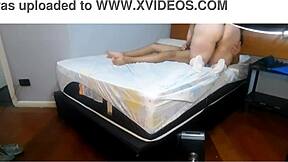 Paha opiskelija pilkkaa opettajaa samalla kun esittelee isoa klitoria ja perseä