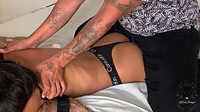 यह इरोटिक 18+ मसाज लातीना बेब के साथ बिग ऐस और नैचुरल टिट्स