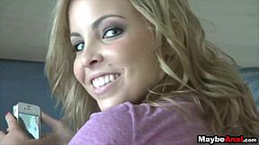 क्यूट ब्लॉन्ड पब्लिक पीओवी में लंड से गैंड भरी हुई