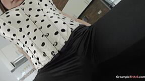 Saya Jumpa Gadis Thai dengan Tetek Besar Semulajadi Menari di Jalan Bangkok