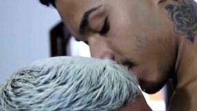 Follándose al morador de la calle en público al aire libre POV con anal y mamada.