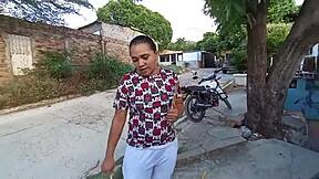 Tuve sexo lésbico con la veterinaria y le hice una mamada por mi mascota