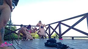 Vuotanut Villin Yliopisto-Orgian Videon Asuntolan Parvekkeelta