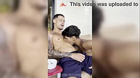 Poludela sam od nestašnog momka koji me ljubi tokom žestokog analnog jebanja u spavaći