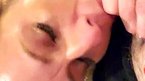 Acordei com minha esposa me dando um boquete esta manhã