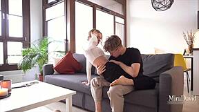 Истинско аматьорско секс лента - Млада 18+ двойка Mira David