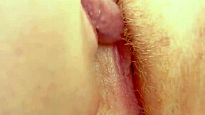 红发女ASMR特写温柔抚摸放松